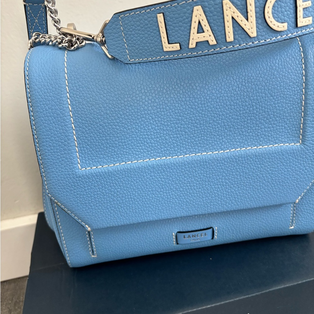 Sophisticated Blue Crossbody Bags with Sleek Design